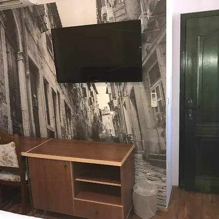 Отель Diana
