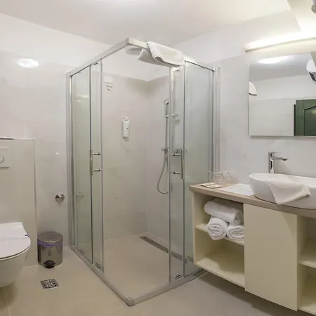 Diana Hotel 3*