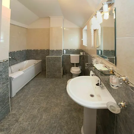 Diana Hotel